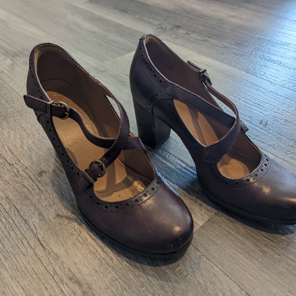 Clarks Burgundy Mary Jane Criss Cross Pumps